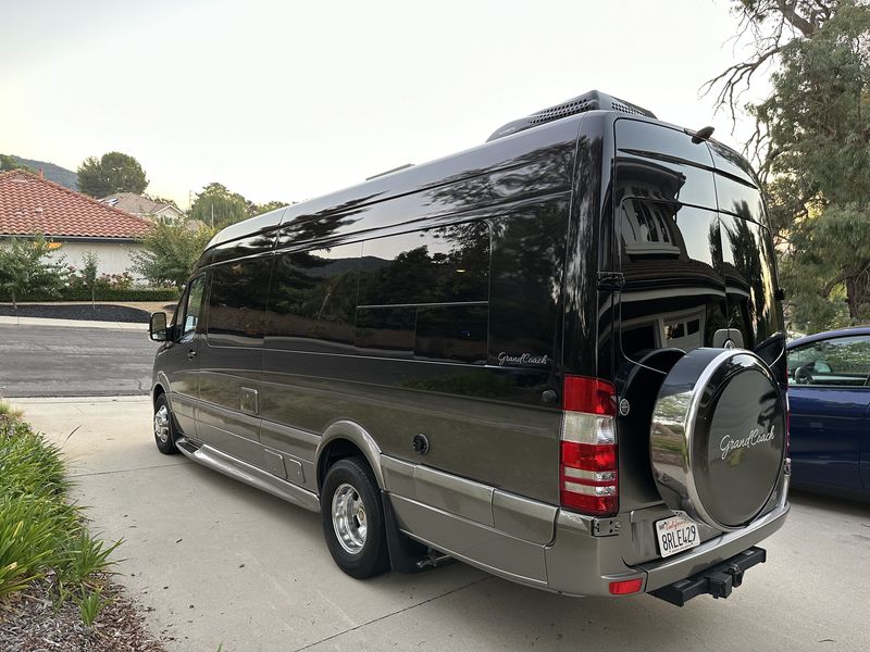 Picture 4/20 of a Dolphin Motor Coach Sprinter 3500 170ext for sale in Thousand Oaks, California