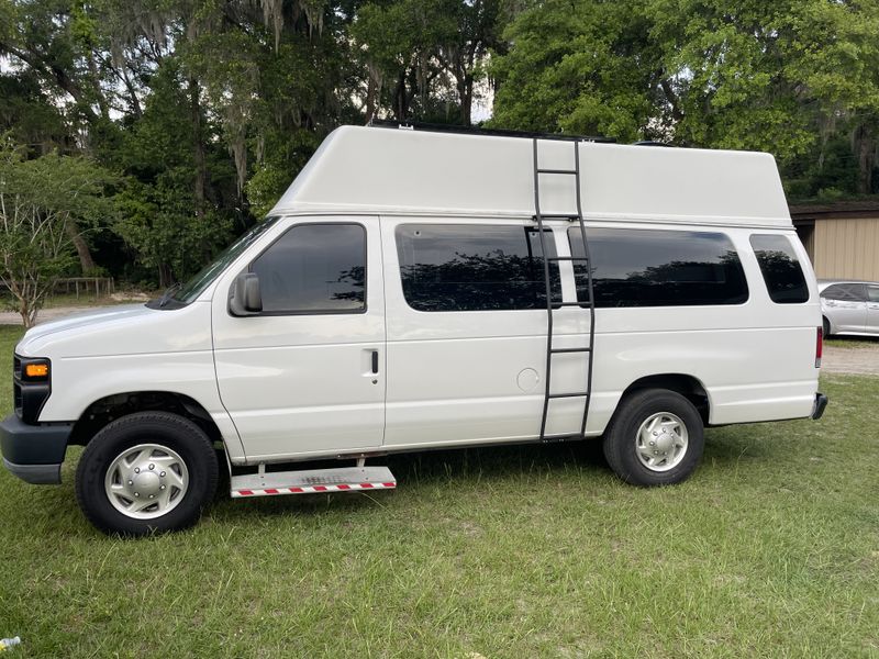 Picture 4/17 of a 2011 Ford E-350 for sale in Citra, Florida