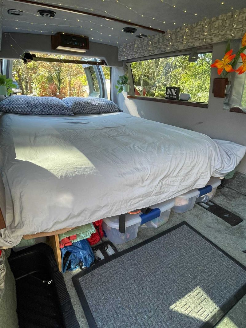 Picture 2/12 of a Ford Ecoline 150, Campervan  for sale in Orlando, Florida