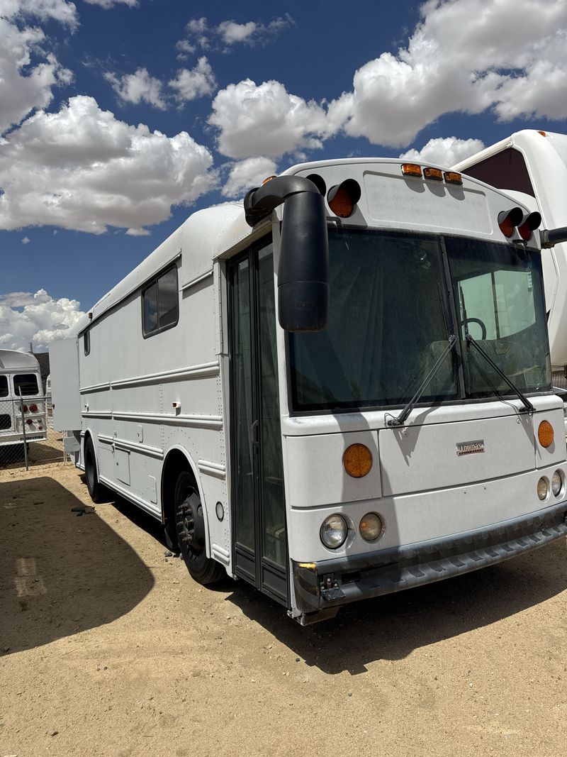 Picture 1/18 of a 2006 Thomas saf-t-liner for sale in Joshua Tree, California