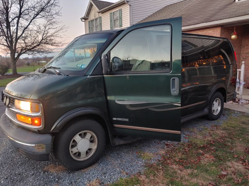 Picture 2/18 of a 2001 chevy express 1500 no build conversion van for sale in Fleetwood, Pennsylvania