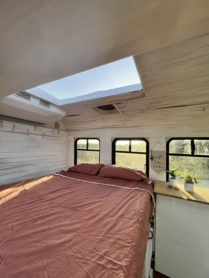 Picture 6/30 of a SKYLIGHT Beach Boho Skoolie Conversion for sale in Saint Petersburg, Florida