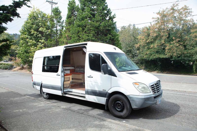 Picture 1/16 of a Freightliner Sprinter 2500 Van for sale in Portland, Oregon
