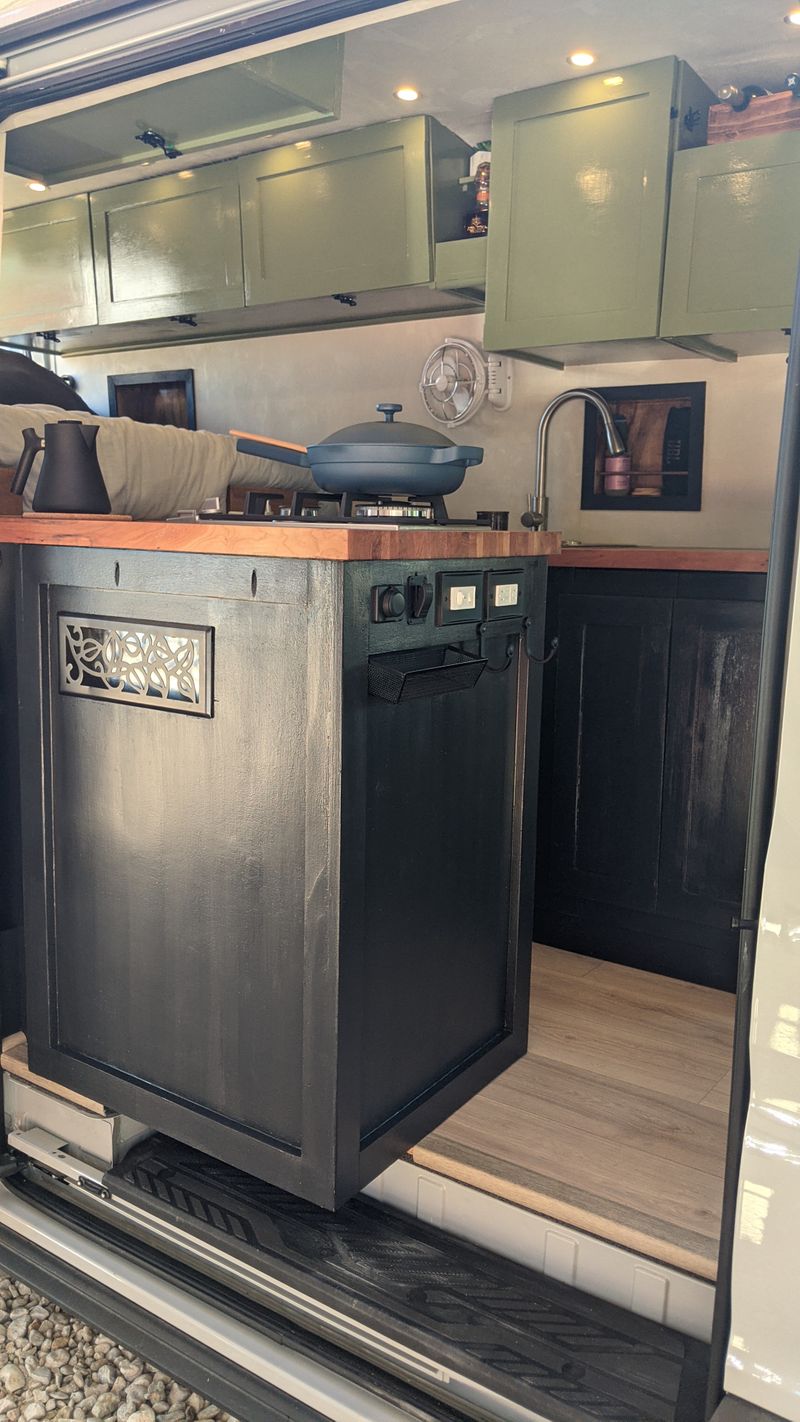 Picture 4/22 of a 2022 Ford Transit Campervan: "Dorothy" for sale in Bend, Oregon