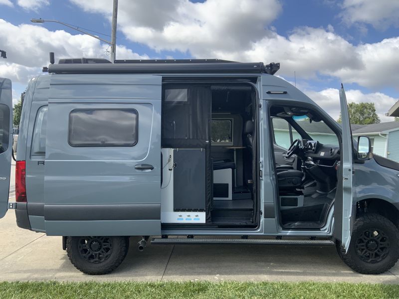 Picture 5/14 of a 2022 Winnebago Revel 44E for sale in Santa Barbara, California
