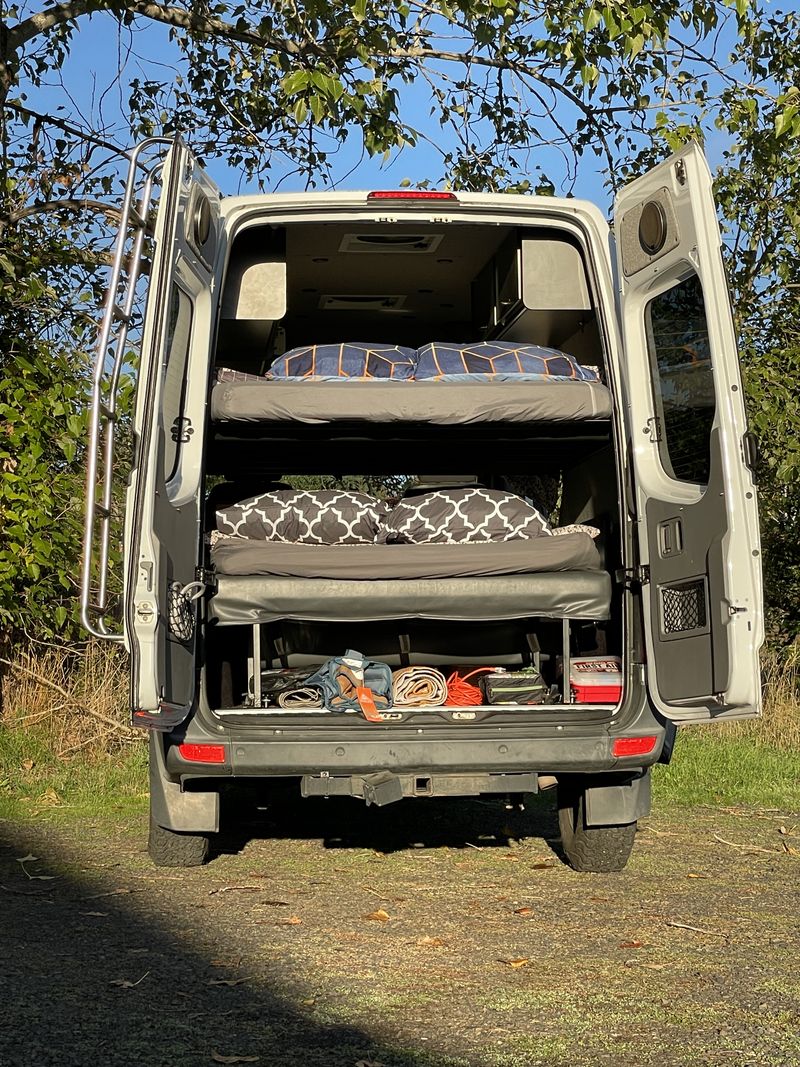Picture 4/19 of a 2011 Sprinter 144 Seat4 Sleep 4 for sale in Hood River, Oregon