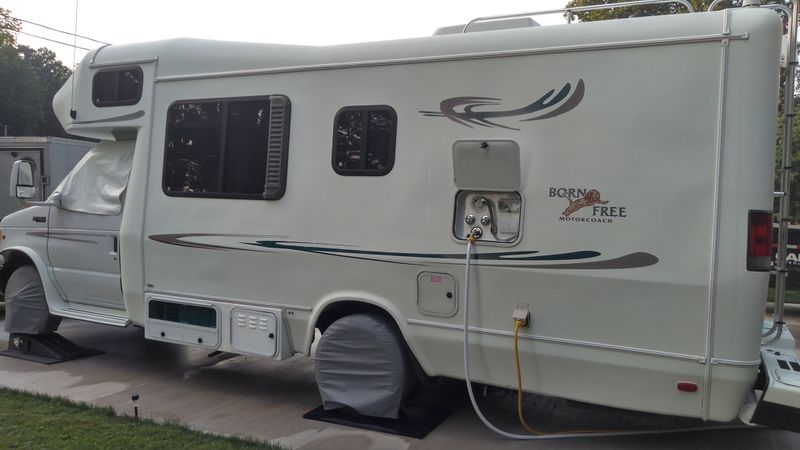 Picture 2/14 of a 2004 BornFree 24 RB. Self contained, condo on wheels. for sale in Sugar Run, Pennsylvania