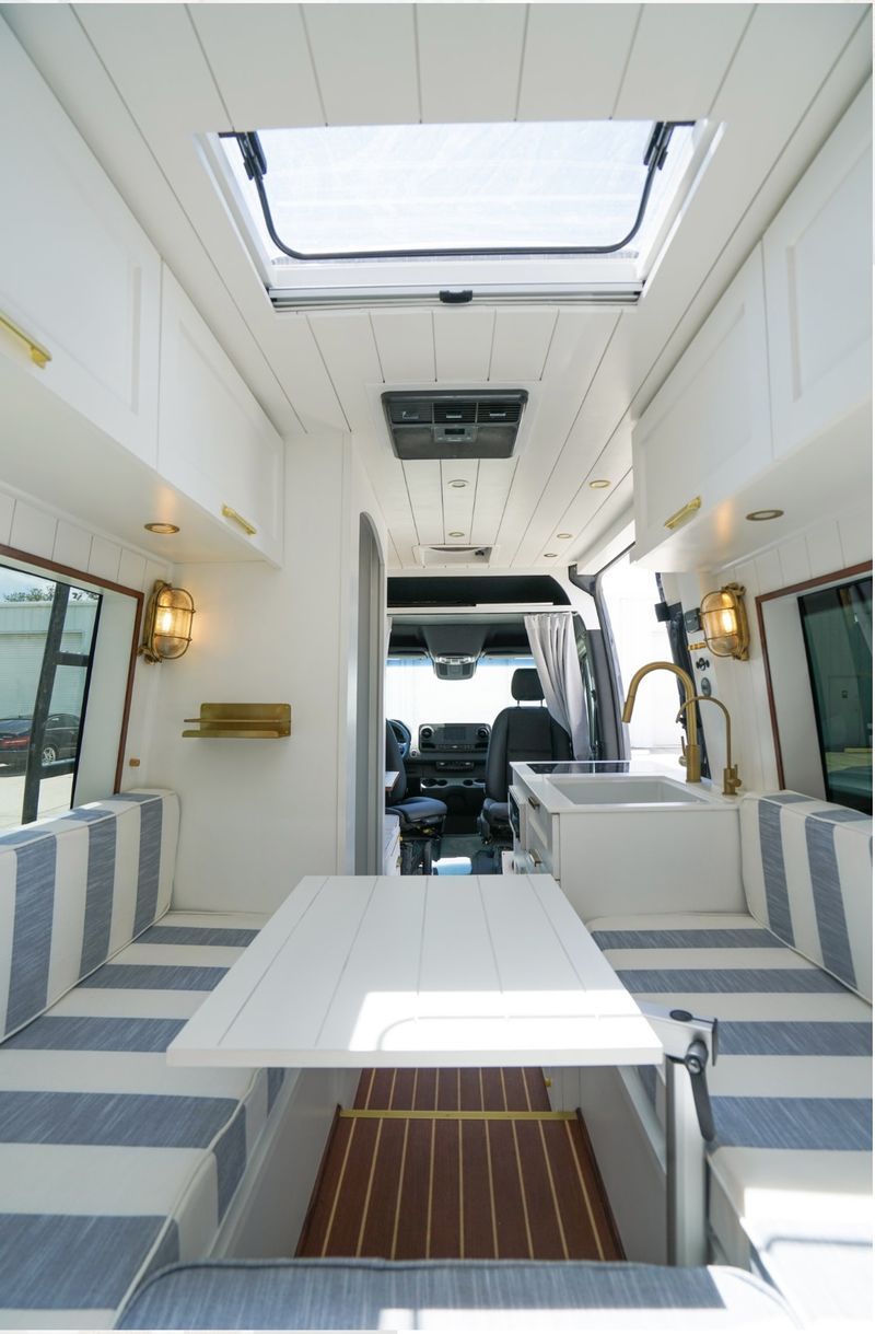 Picture 4/23 of a LUXURY Mercedes SPRINT AWD 144 Sleeps 3 Professionally built for sale in Margate City, New Jersey