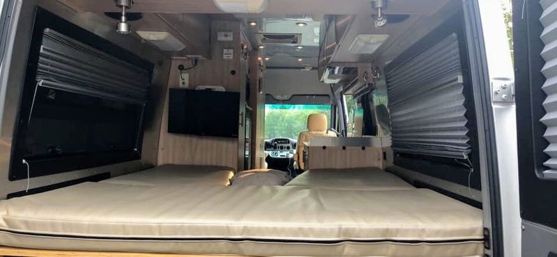 Picture 5/11 of a 2007 Airstream Interstate for sale in Steamboat Springs, Colorado