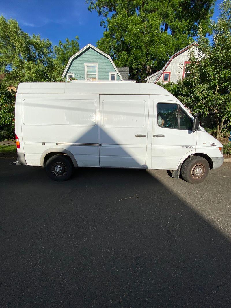 Picture 3/24 of a 2005 Dodge Sprinter 2500 for sale in Portland, Oregon