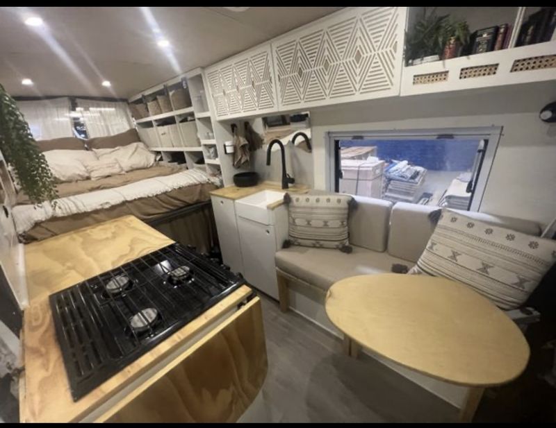 Picture 4/20 of a FORD TRANSIT 250 HR 148 EXT WB; OVEN, TOILET AND HUGE GARAGE for sale in Pikesville, Maryland