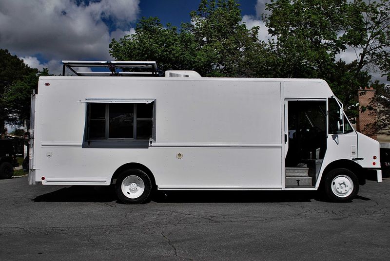 Picture 3/16 of a 2009 frightliner Mt45 Campervan for sale in West Valley City, Utah