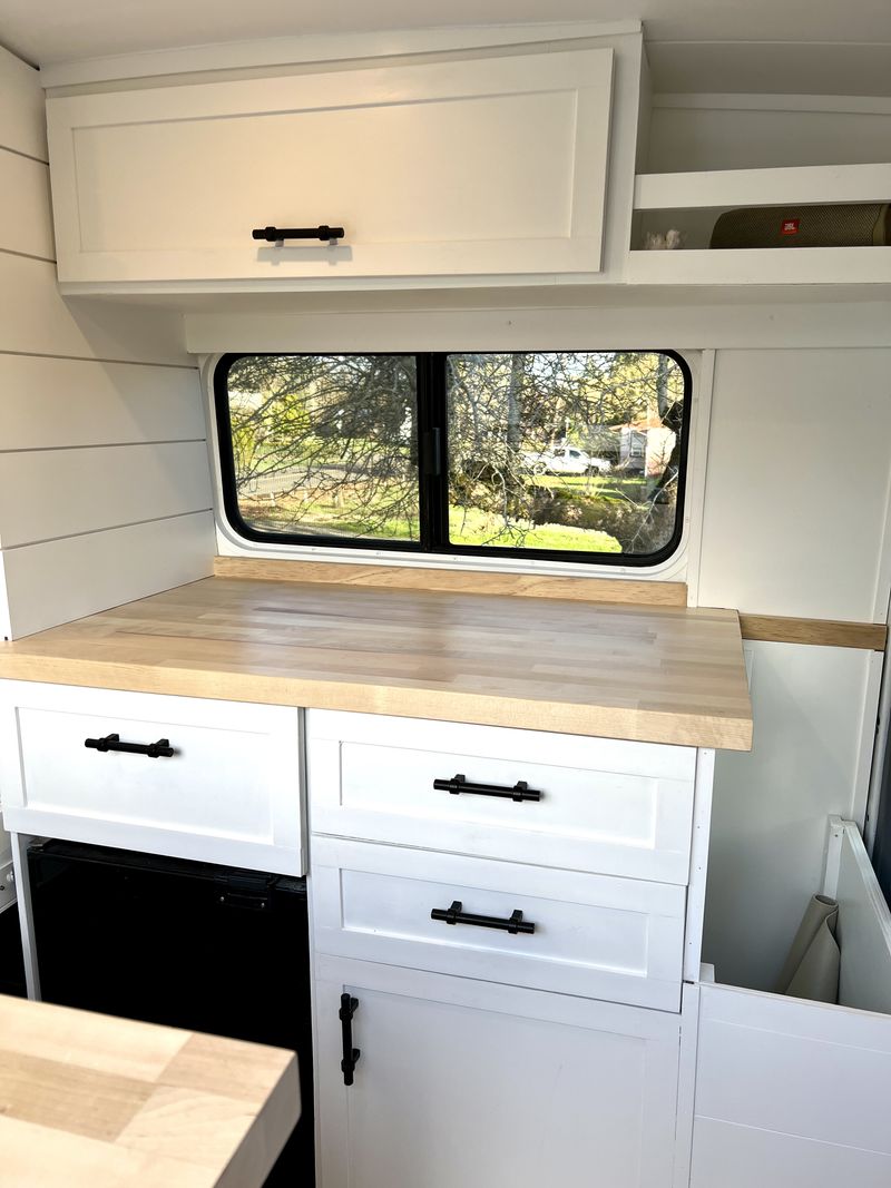 Picture 4/12 of a 2018 Ford Transit 250 148" Med Roof w/Murphy Bed - New Build for sale in Eugene, Oregon