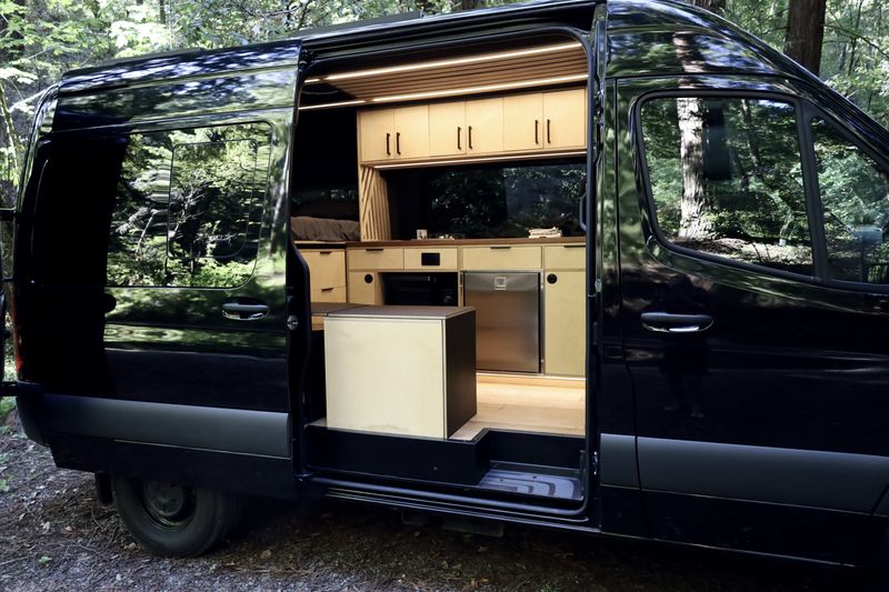 Picture 1/31 of a 2022 Sprinter 4x4 - Luxury Off-Grid Van - 19k miles for sale in Palo Alto, California