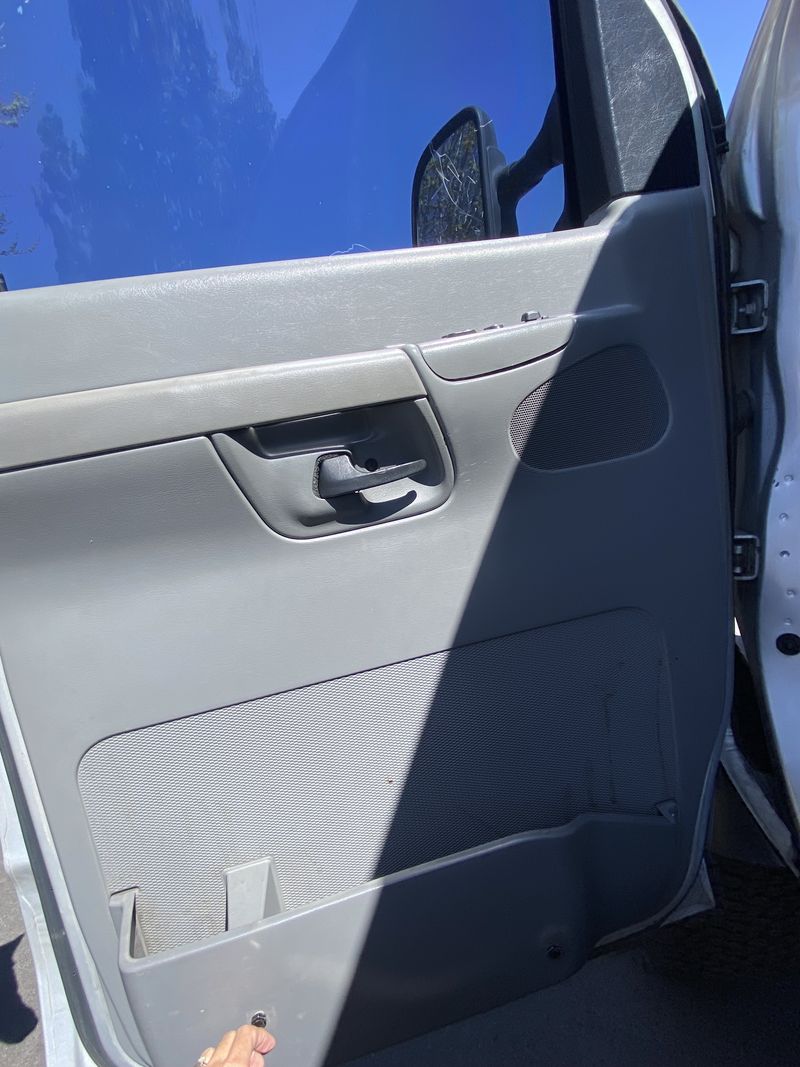 Picture 4/14 of a 2006 Ford econoline 4 x 4 e350 super duty passanger for sale in Colorado Springs, Colorado