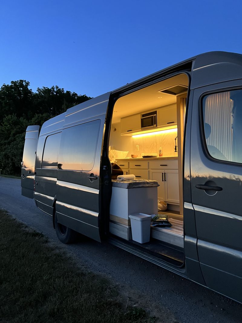 Picture 4/13 of a Sprinter RV for sale in Des Plaines, Illinois