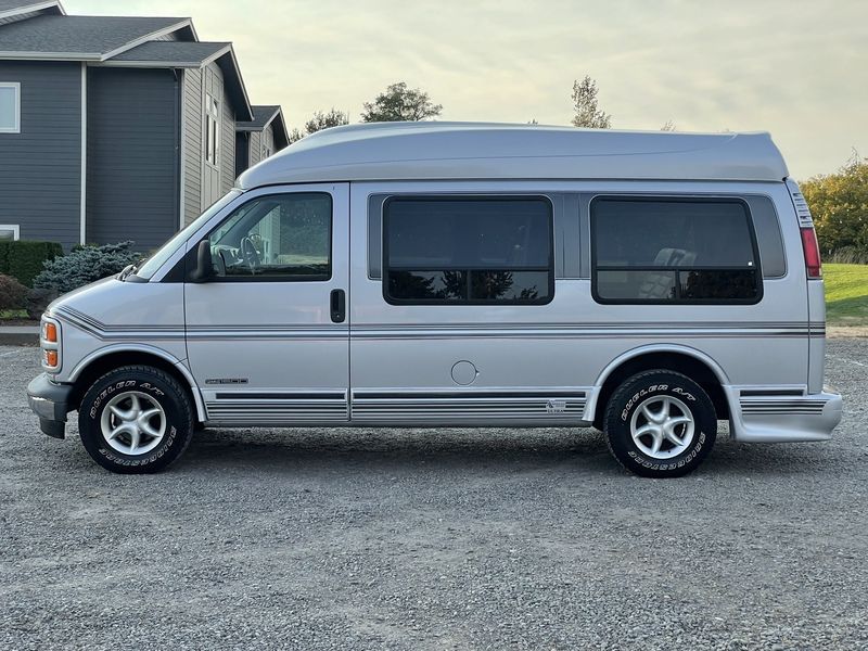 Picture 1/23 of a 1996 GMC Savana "The American Road" Special Edition for sale in Franklin Park, New Jersey