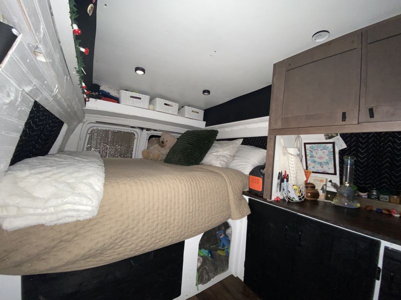 Picture 3/5 of a 1992 FORD ECON VANLIFE RIG for sale in Portland, Oregon