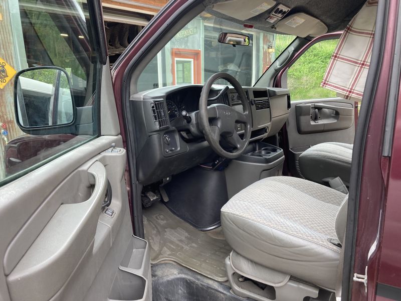 Picture 5/11 of a 2004 Chevy Express 3500 handicap camper Van Nice Ride for sale in Oskaloosa, Iowa