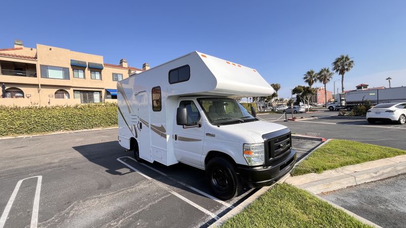 Picture 4/25 of a 2018 19ft Ford Econoline super duty 350 for sale in Sunset Beach, California