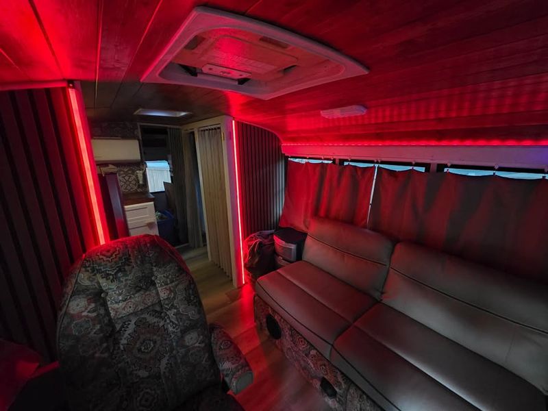 Camper Van For Sale: 2005 Ford Thomas Skoolie