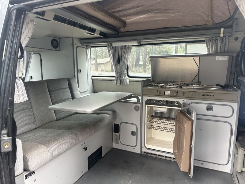 Picture 3/9 of a 1988 Volkswagen Vanagon (Westfalia) for sale in Bend, Oregon