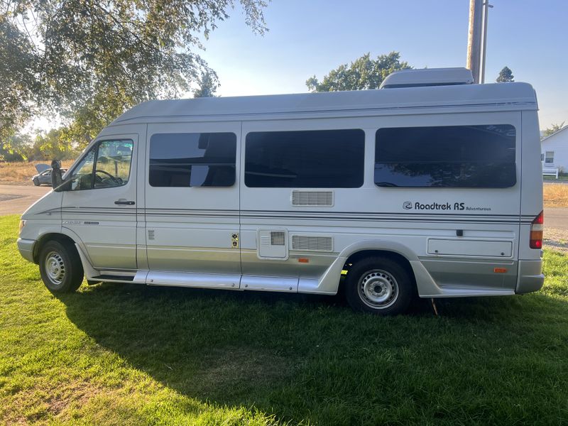 Picture 2/13 of a Mercedes Diesel- great MPG and sleeps 4! for sale in Coeur d'Alene, Idaho