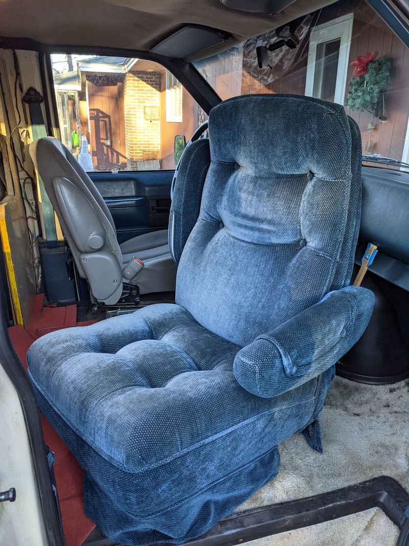 Picture 5/6 of a 1990 Tiger Provan - Chevy Astro Conversion for sale in Hopkins, Minnesota