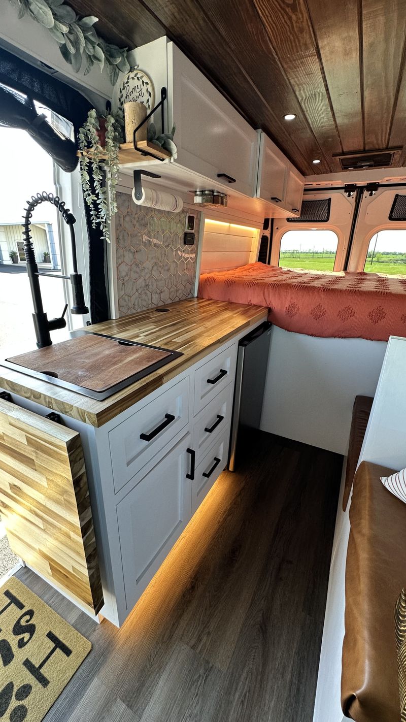 Picture 3/14 of a Luxury full time camper van!🌵🏜️ for sale in Carthage, Missouri
