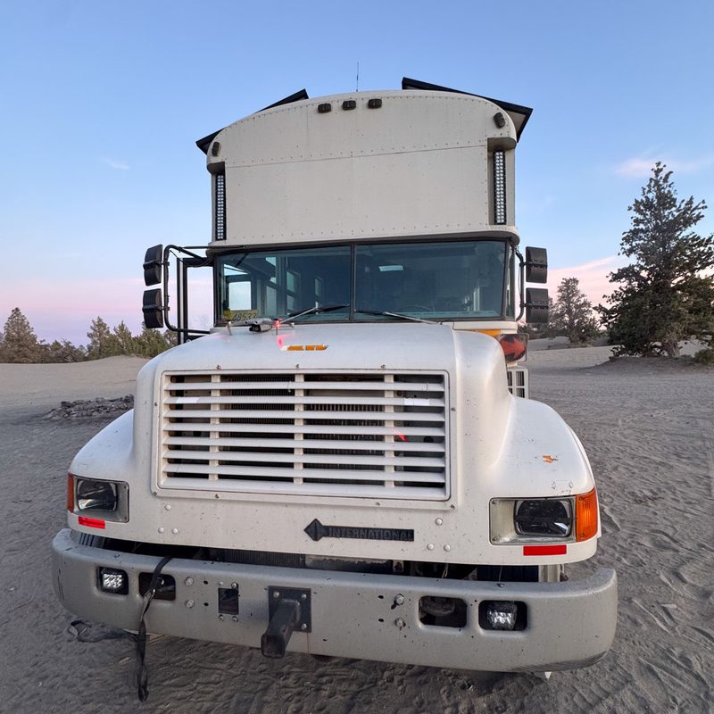 Picture 2/10 of a 2001 International 3800 T444E Off-Grid Skoolie for sale in Gates, Oregon