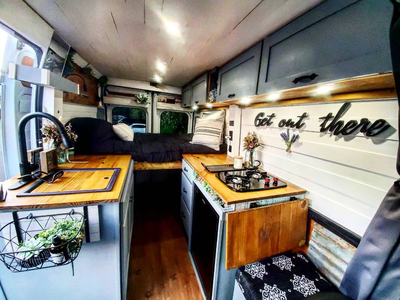 Picture 4/23 of a Full solar off grid campervan for sale in Slatington, Pennsylvania