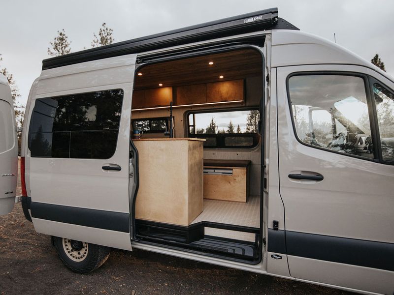 Picture 4/17 of a Luxury 4x4 off-grid Sprinter Van for sale in Bend, Oregon