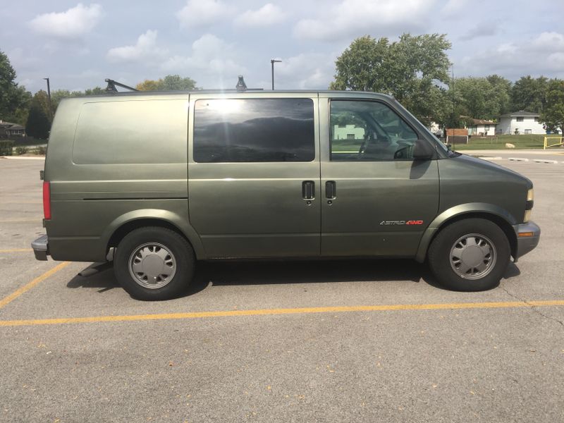 Picture 3/30 of a 2001 Astro Van 4X4 for sale in Bartlett, Illinois