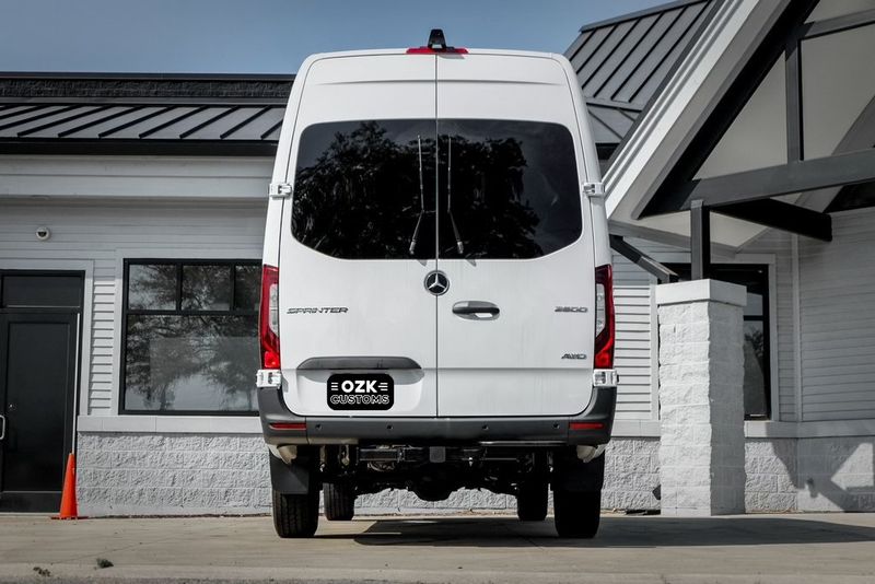 Picture 5/18 of a NEW 2024 Mercedes Sprinter 170 CREW AWD HR for sale in Fayetteville, Arkansas