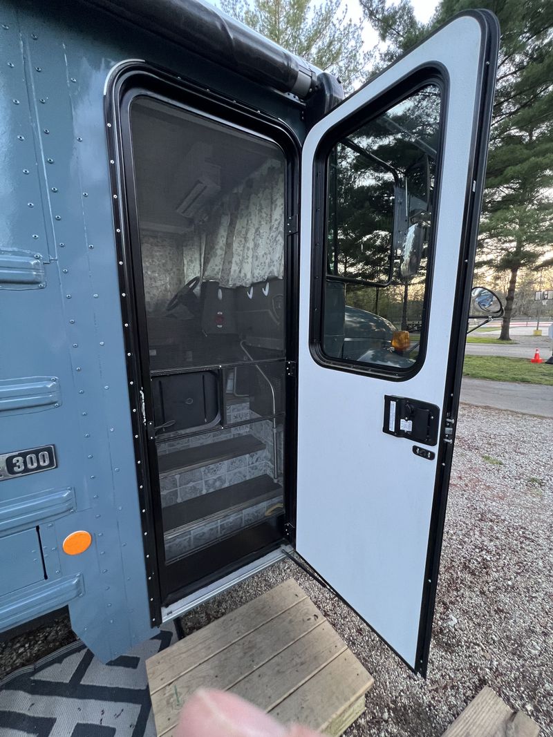 Picture 4/35 of a 2005 International CE300 Custom Skoolie for sale in Benton Harbor, Michigan