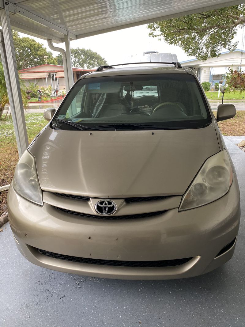 Picture 1/6 of a 2008 Toyota sienna LE for sale in Melbourne, Florida