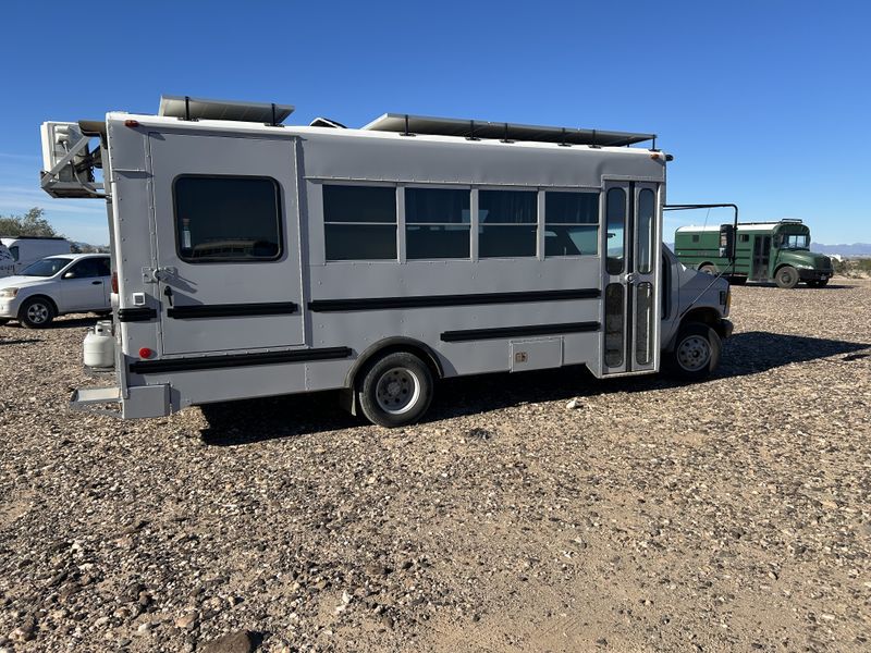 Picture 2/11 of a 2000 Ford Skoolie for sale in Sierra Vista, Arizona