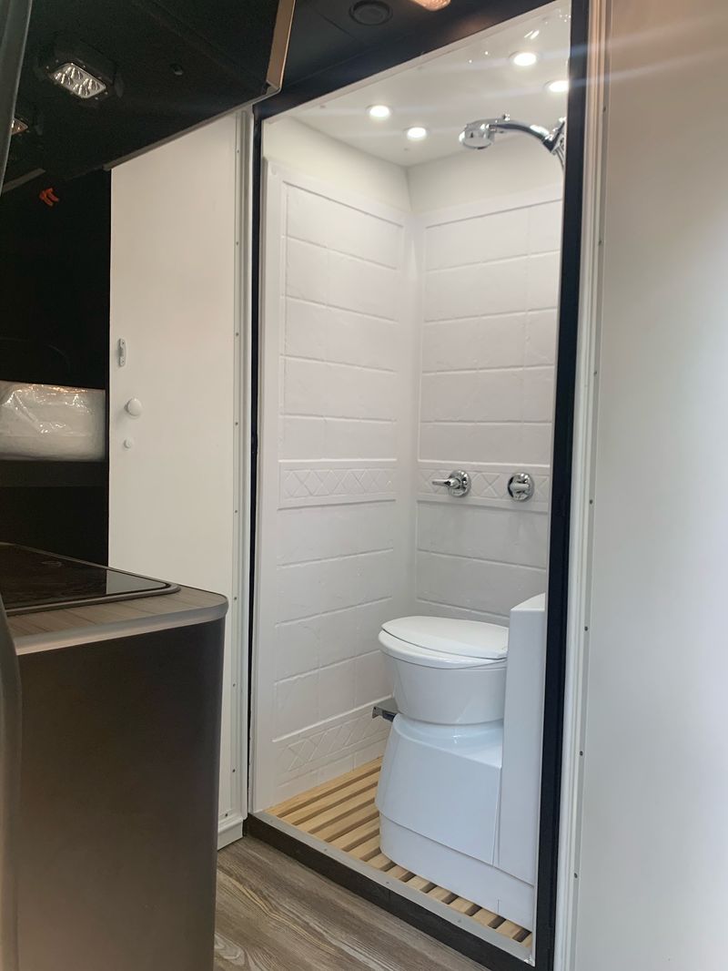 Picture 2/21 of a 2019 Mercedes Sprinter 2500 170' Seats and sleeps 4 for sale in Los Angeles, California