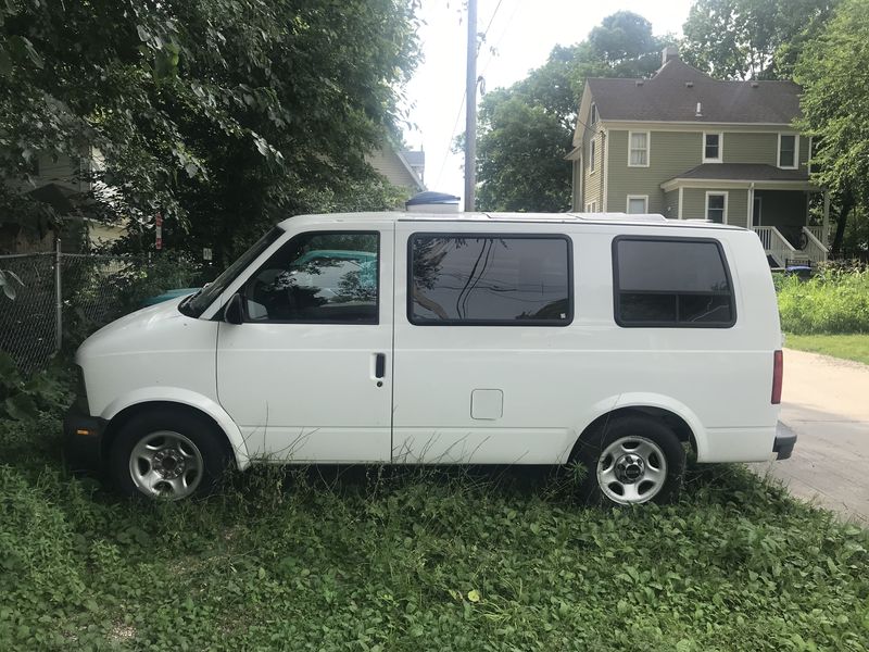 Picture 4/20 of a '04 GMC Safari/Astrovan Low Miles - Stealth, Solar for sale in Iowa City, Iowa