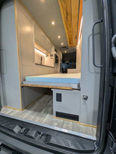 Picture 10/33 of a 24 Build-Off Grid, 4 season, ext. warranty. Make Offer for sale in Hopkinsville, Kentucky