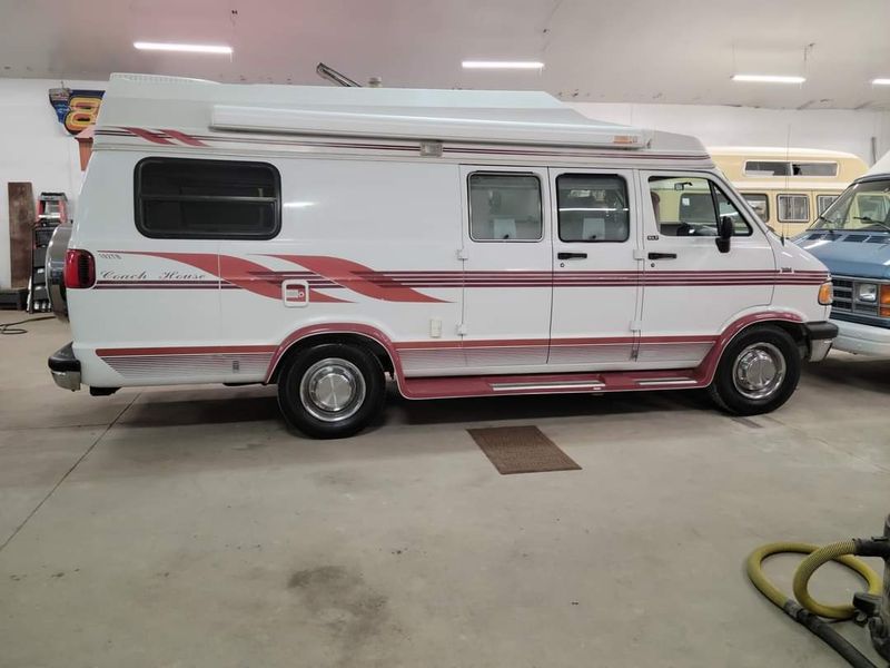 Picture 3/15 of a 95 Dodge B3500 Coach House  for sale in Riverside, Iowa