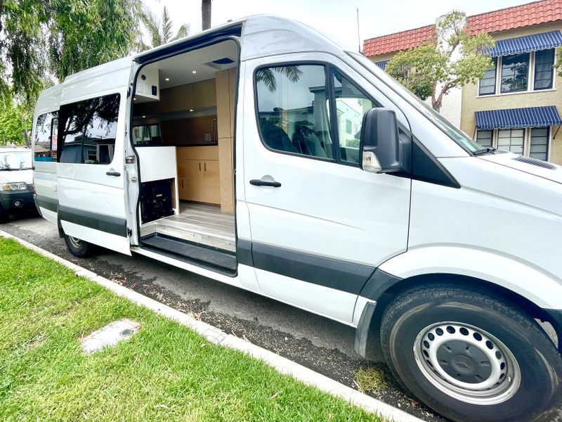 Picture 2/24 of a 2017 Mercedes Sprinter 2500 Campervan 170 for sale in Long Beach, California