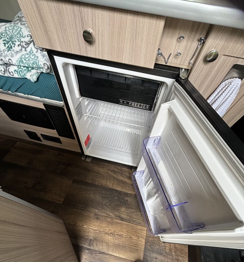 Picture 5/17 of a 2018 Hymer Sunlight Van 2 for sale in Fort Collins, Colorado