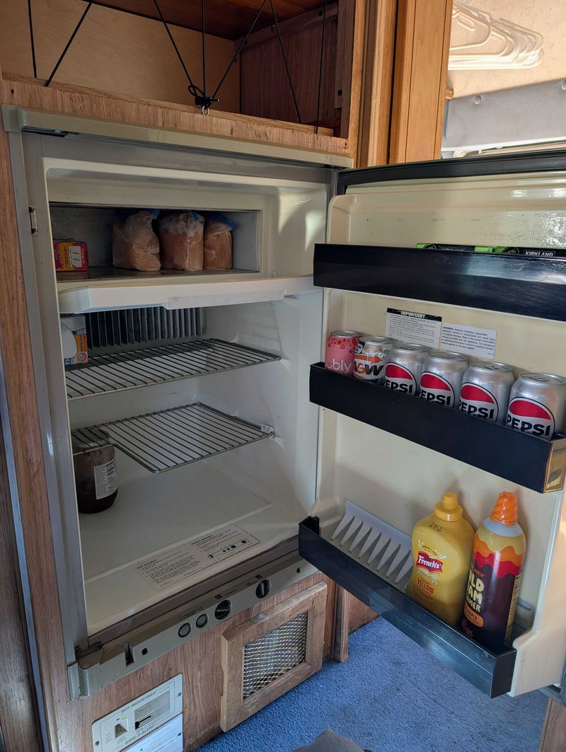 Picture 4/20 of a 1995 Ford e250 Coachmen (Econoline) Camper for sale in Seattle, Washington