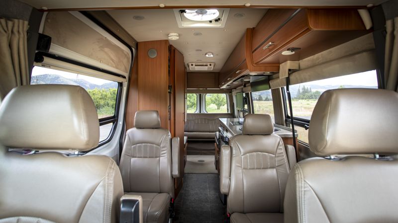 Picture 5/15 of a 2012 Winnebago ERA low miles! for sale in Hood River, Oregon