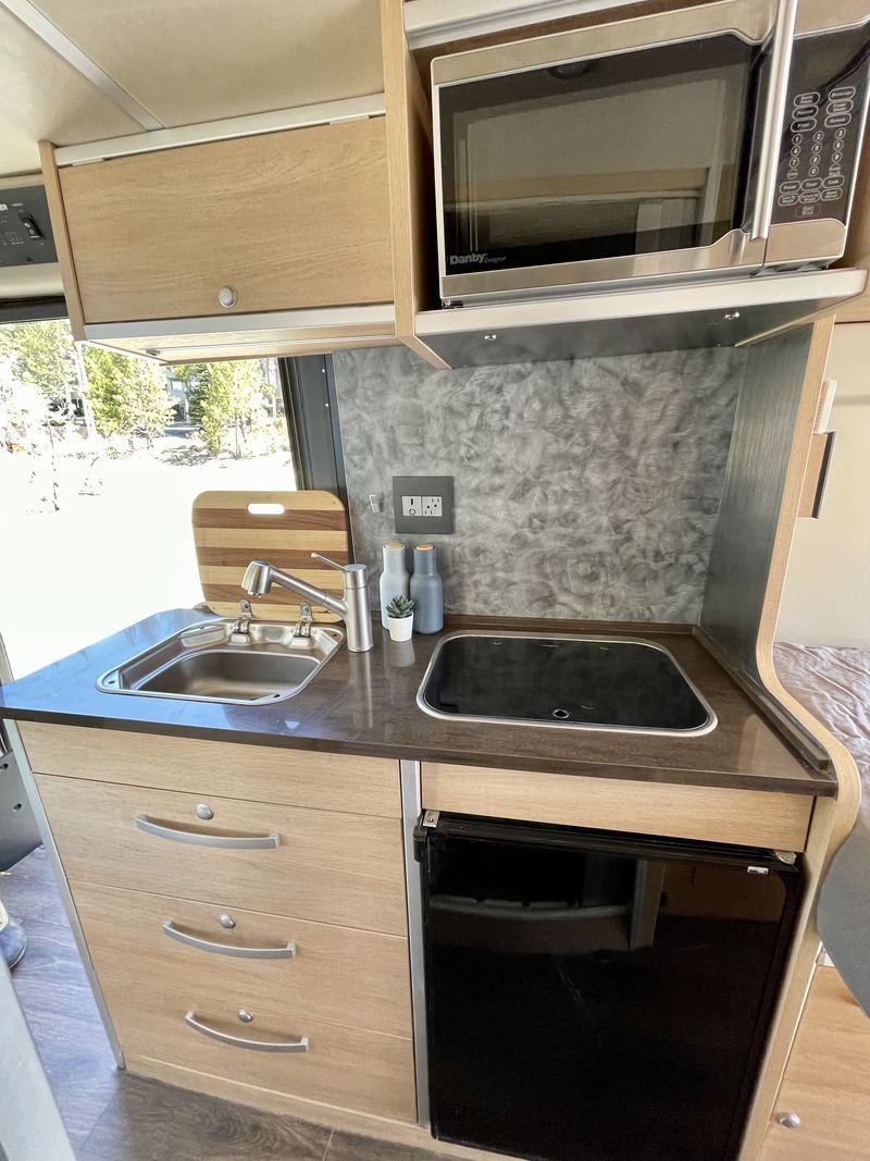 Picture 4/20 of a Hymer AKTIV 2.0 LOFT (+off road 4 season mods!) for sale in Truckee, California