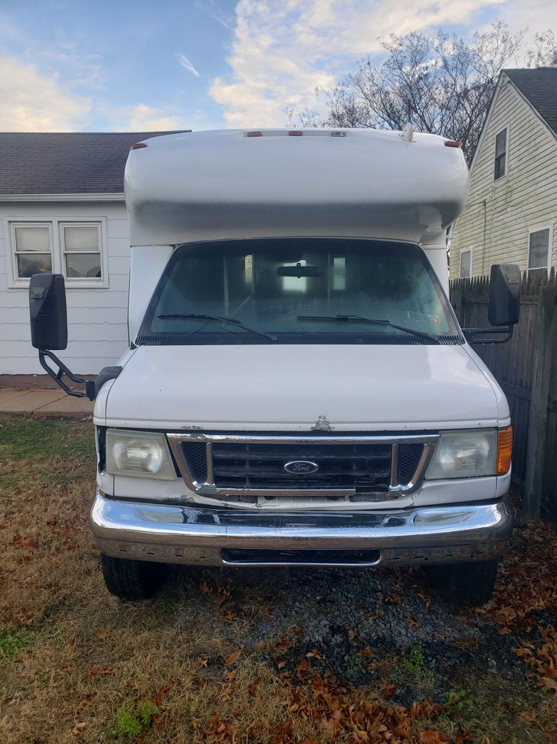 Picture 5/6 of a 2006 Ford e350 StarTrans Shuttle Bus for sale in Dover, Delaware