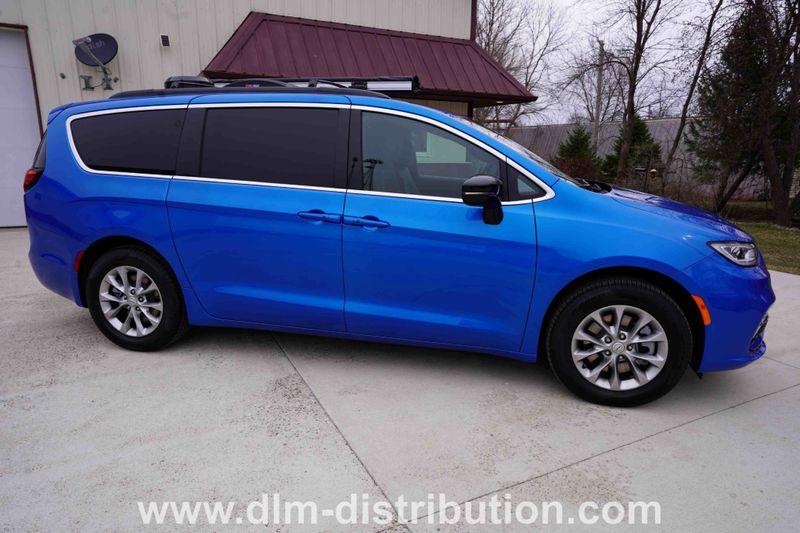 Picture 4/28 of a 2026 Chrysler Pacifica AWD Mini-T Campervan for sale in Lake Crystal, Minnesota