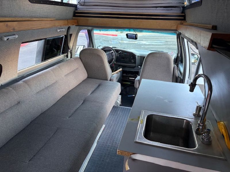 Picture 4/16 of a 1995 For e-250 Coachman Campervan for sale in Twentynine Palms, California