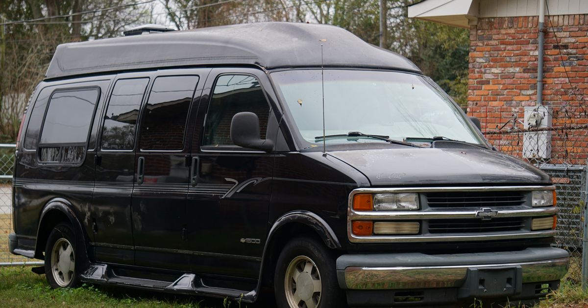 Camper Van For Sale: 2000 Chevrolet Express 1500 Converted